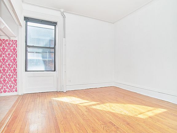 4th image of 266 W 23rd St #2