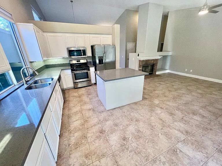 24689 Lincoln Ave — Photo 5