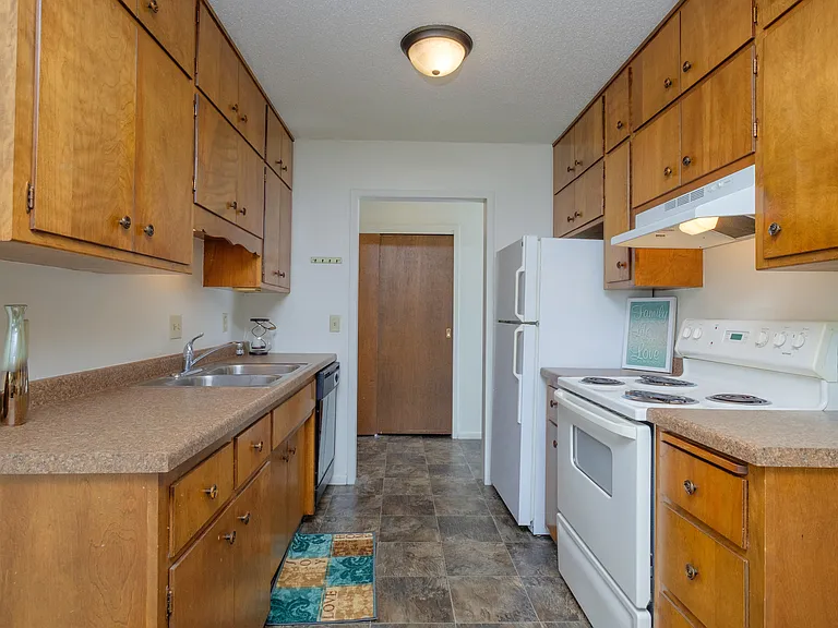 Fargo, ND Country Club Apartments | Kitchen