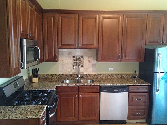 4th image of 919 W Newport Ave APT 2