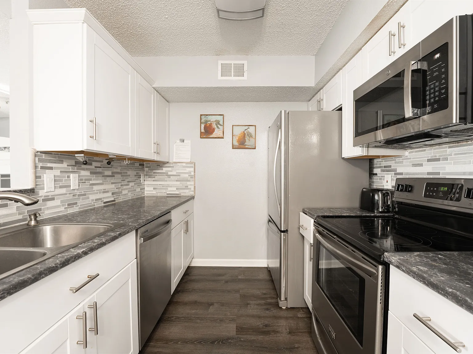 3 bed, 1147 sqft, $1,900 — Photo 4