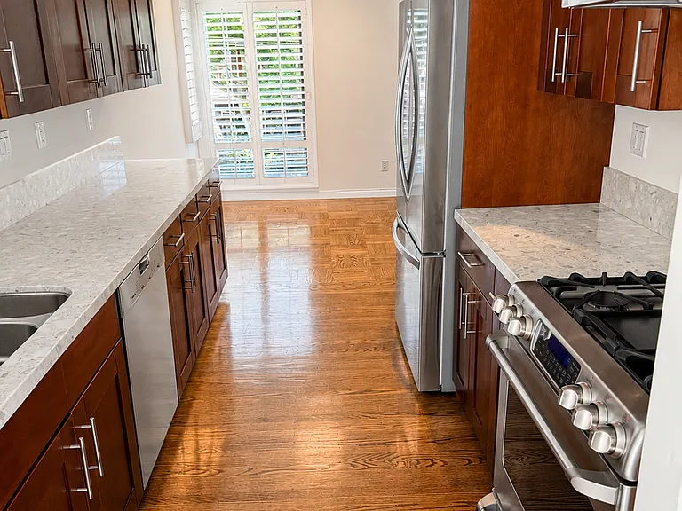 1172 Clayton St — Photo 3