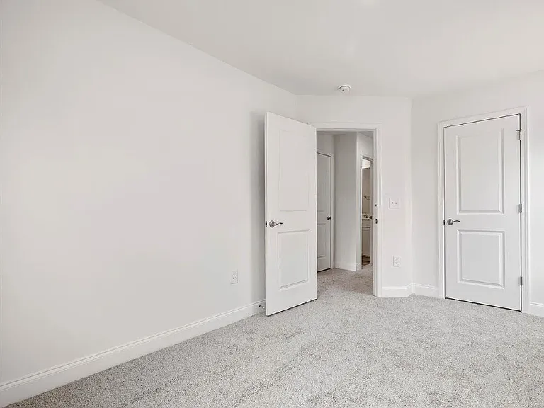 53 Lavender Ln — Photo 15