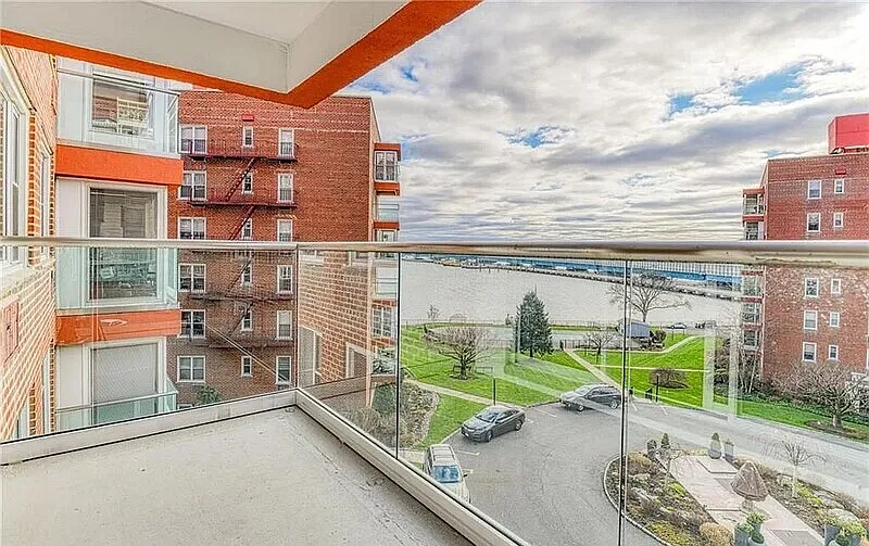 2 bed, 2.0 bath, 1200 sqft, $1,920 — Photo 2