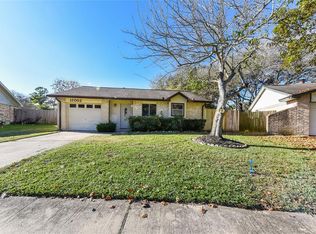 17002 Amber Ridge Dr, Sugar Land, TX 77498