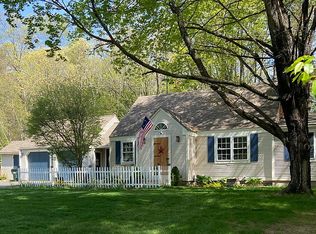 36 Fernwood Dr, Simsbury, CT 06070