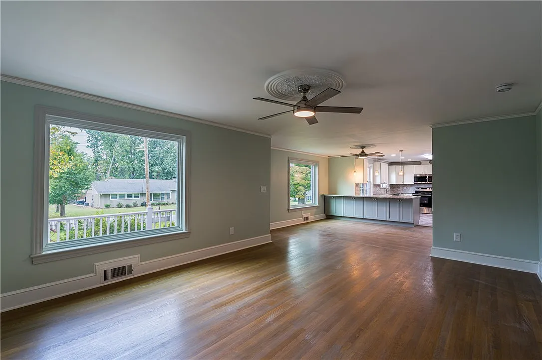 3 bed, 2.0 bath, 2250 sqft, $2,500 — Photo 2