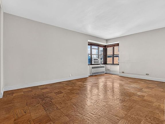 2nd image of 383 Grand St APT M1305
