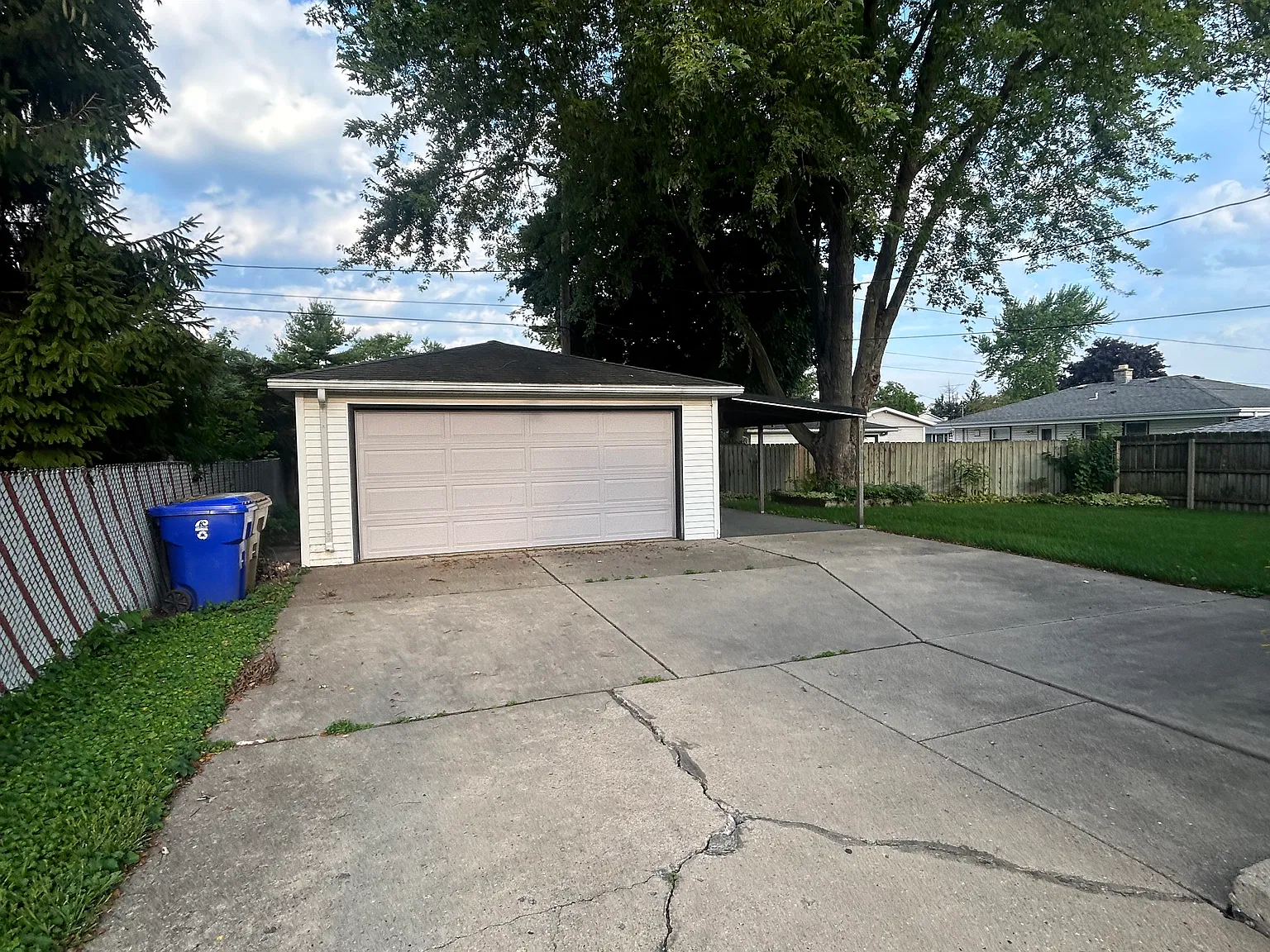 3 bed, 1000 sqft, $2,500 — Photo 3