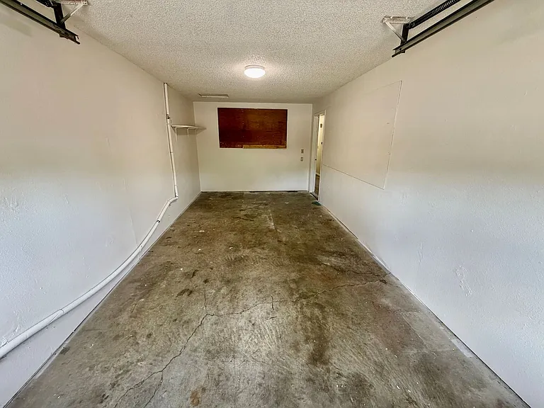 201 & 203 SE Bridgeway Ave — Photo 15