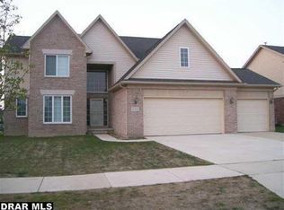 19218 Holdren St, Rockwood, MI 48173