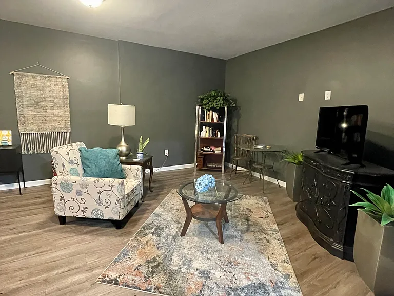 Midway Dr — Photo 6