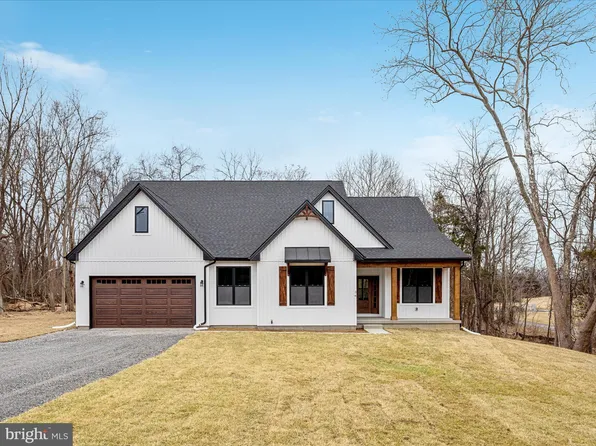 51 Mandela Rd, Shepherdstown, WV 25443
