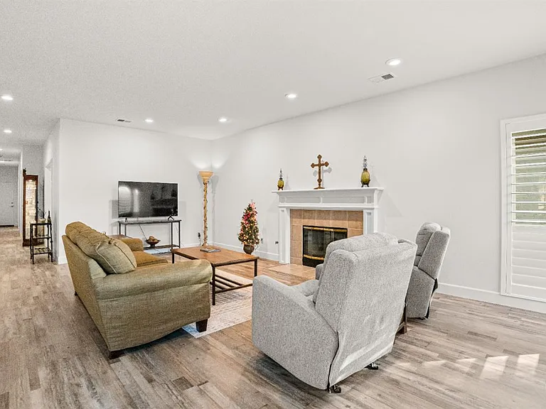 2585 Central Park Dr — Photo 14