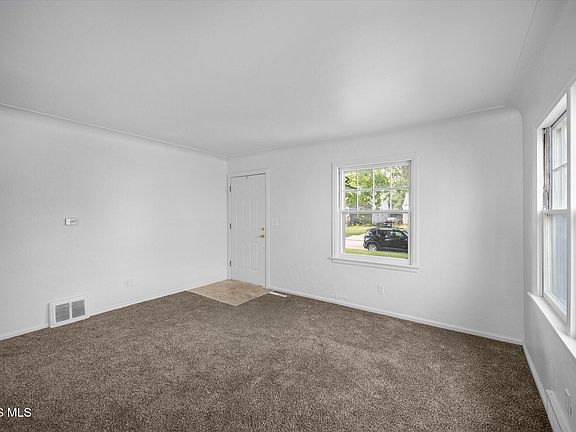 5th image of 3117 Cragmoor Ave