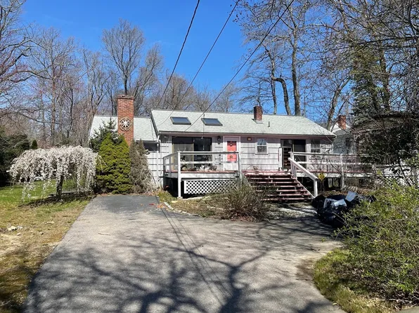 53 Beechwood St, Cohasset, MA 02025
