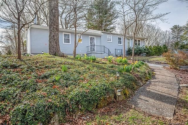1st image of 209 E Dogwood Ln