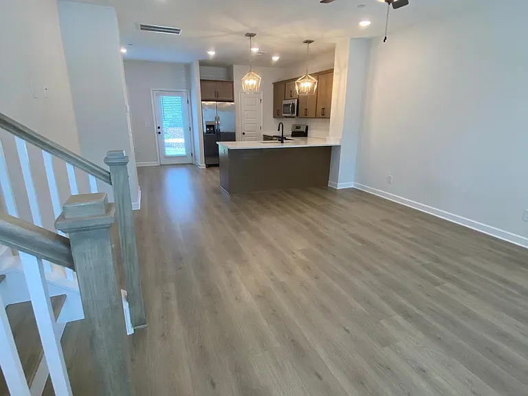 505 Tappan Ln — Photo 2