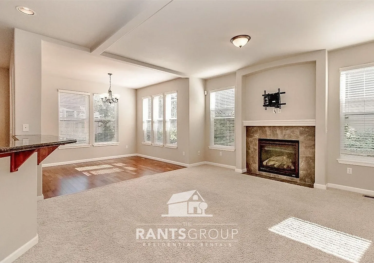 Gorgeous 2 Story Home! Located in Central Lacey! — Photo 3