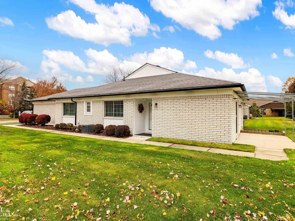624 Country Club Dr, Saint Clair Shores, MI 48082