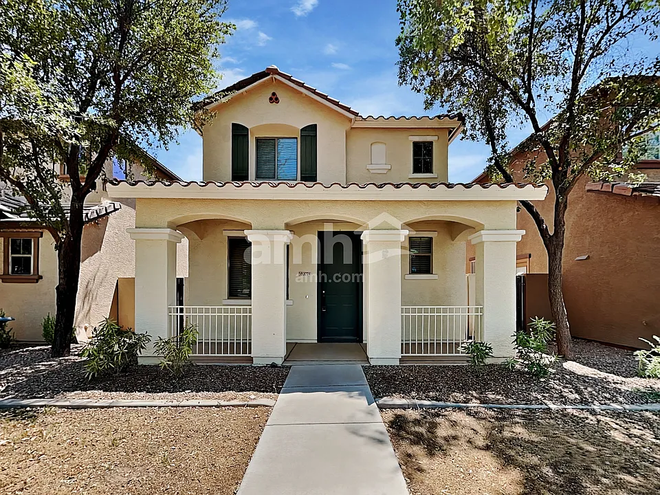 3774 E Santa Fe Ln