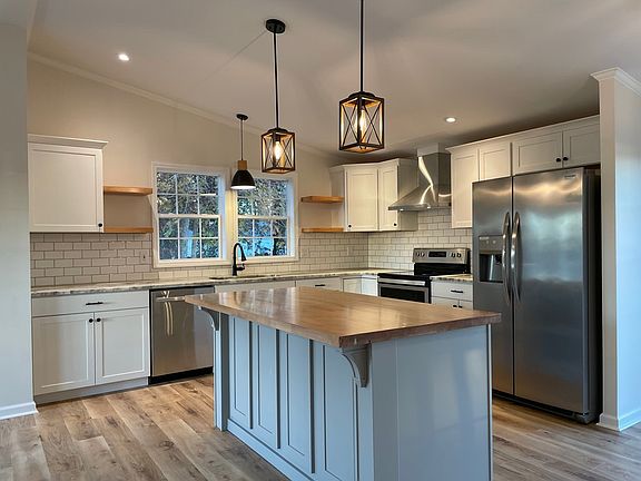 4th image of 85 Tulip Dr
