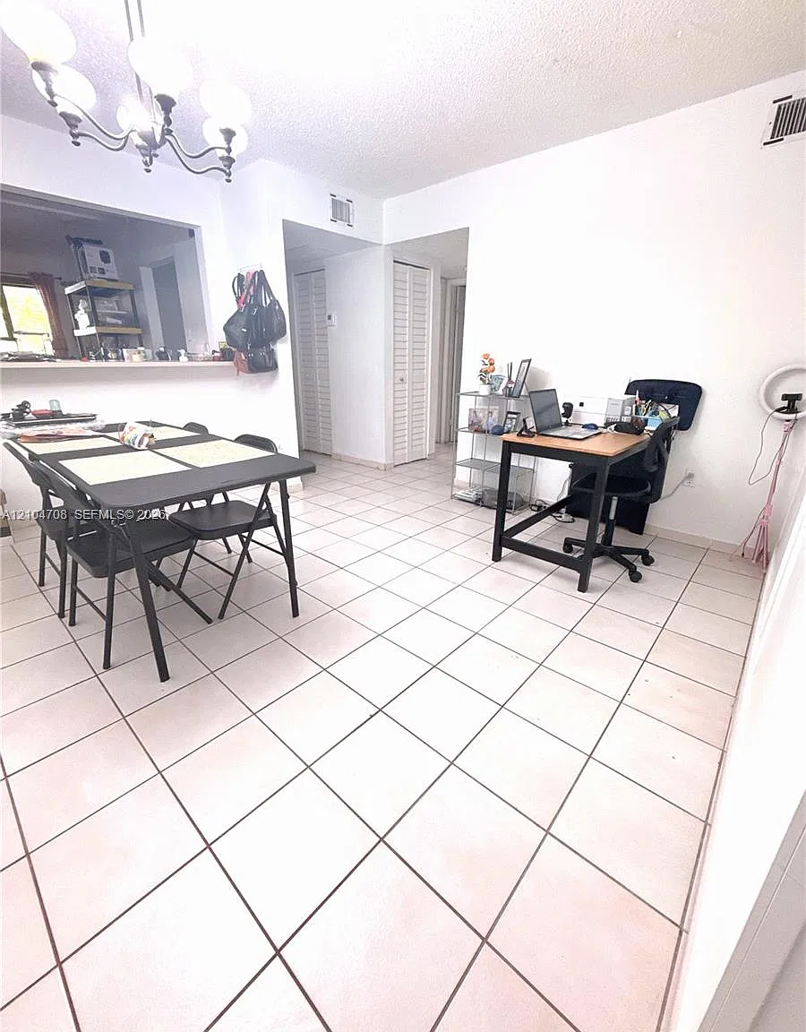 Tamiami Village Condo — Photo 4