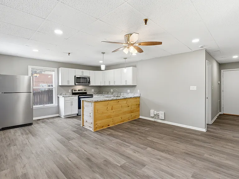 1725 Henry Ave #101 — Photo 1