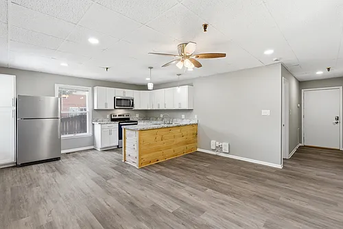 1725 Henry Ave Photo 1