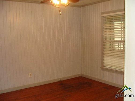 4th image of 850 Fort Worth St