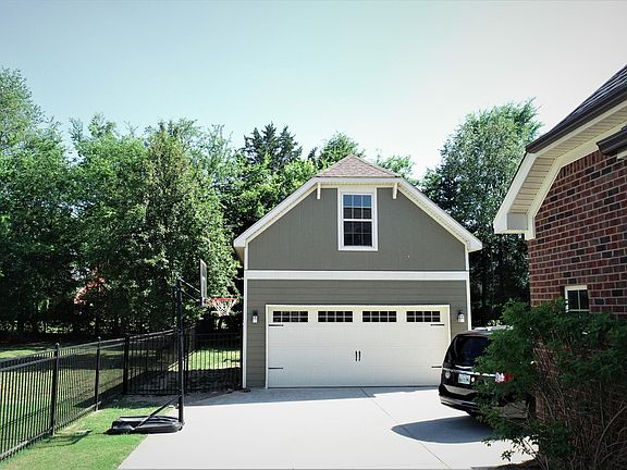3rd image of 2219 Clays Mill Dr