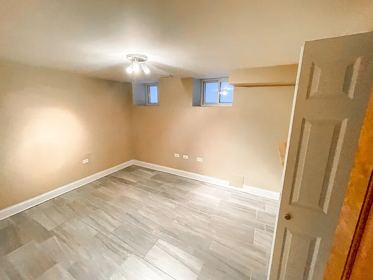 1435 W. Grand Ave. — Photo 13