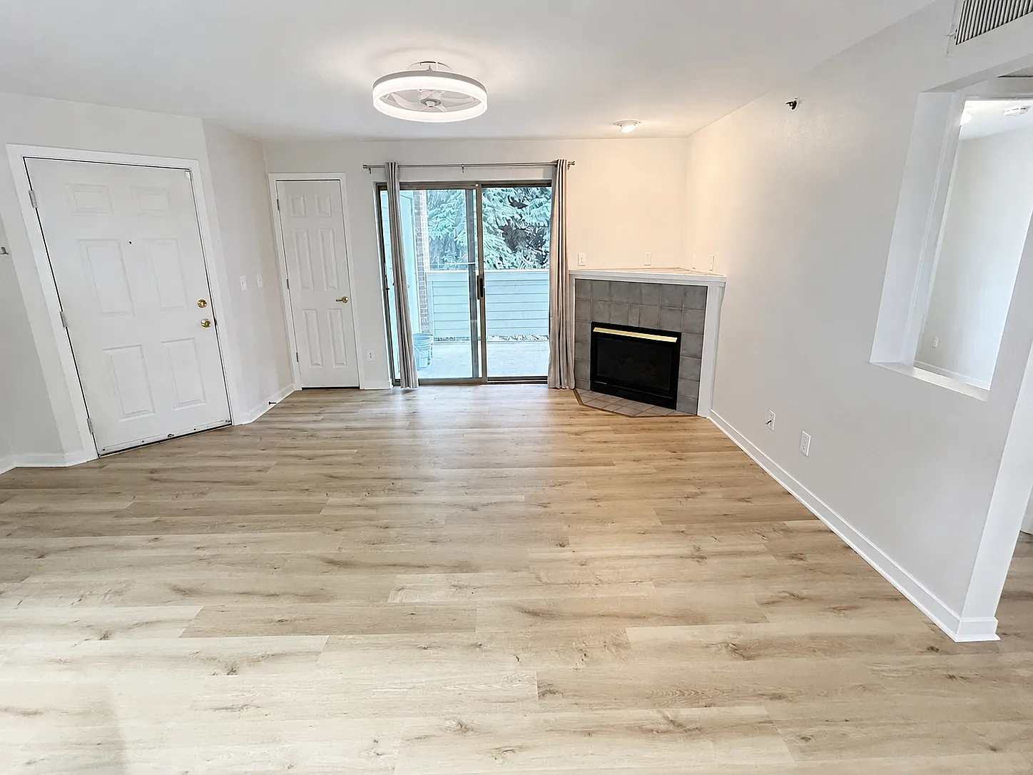 2 bed, 980 sqft, $2,100 — Photo 3