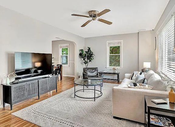 5th image of 61 W Rowland Ave