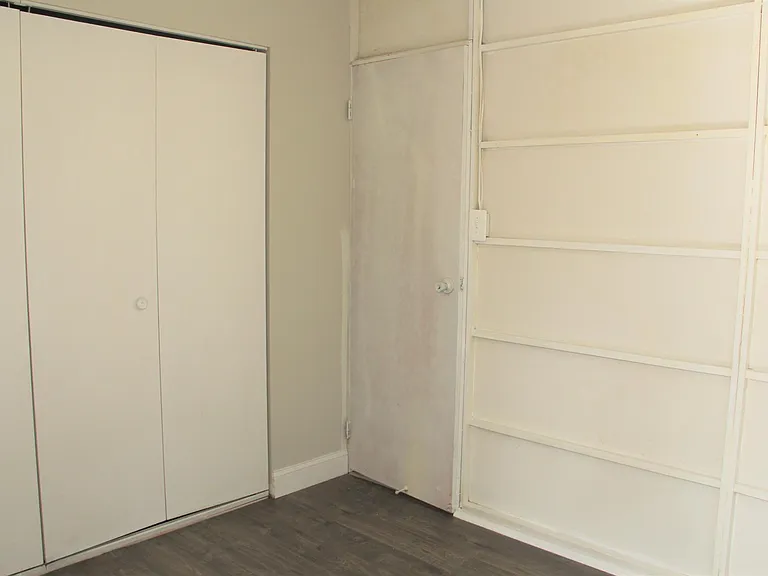 218 Centre Ave — Photo 2