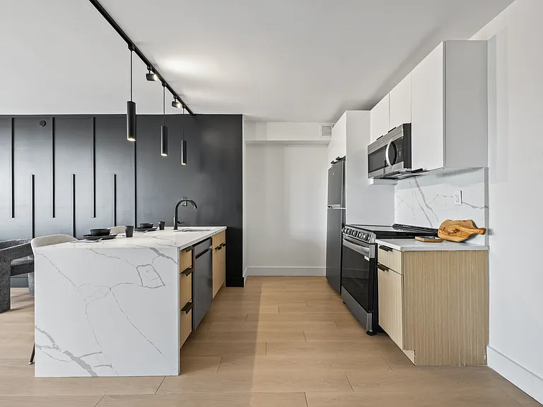 Cosmo 440 Luxury Apartments — Photo 21