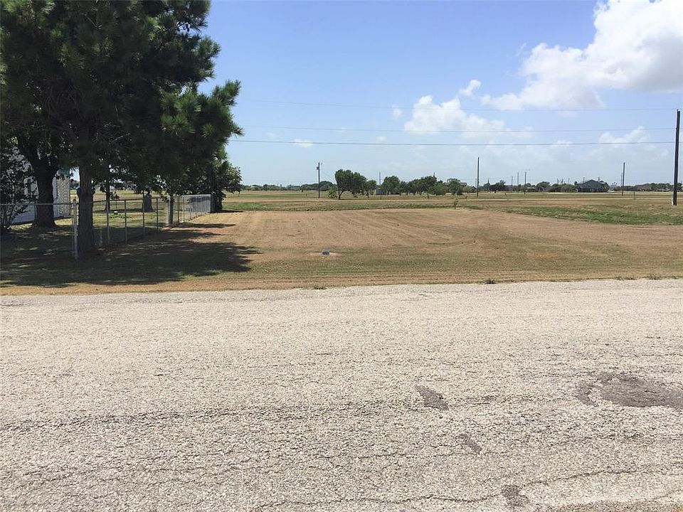 1st image of 147 W Bayshore Dr