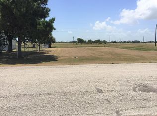 147 W Bayshore Dr, Palacios, TX 77465