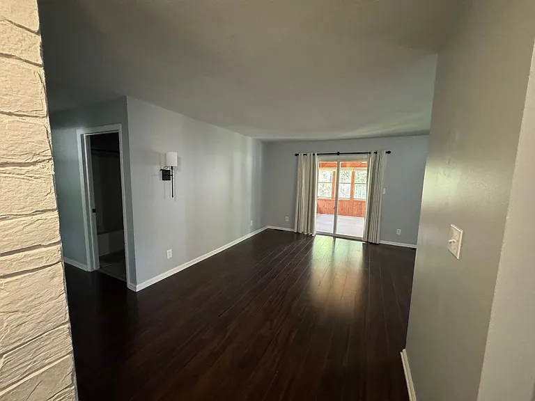 209 W Royal Dr — Photo 12