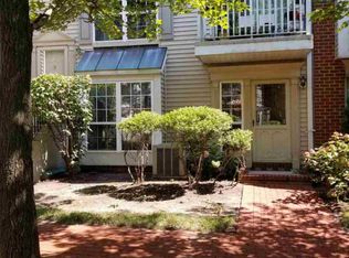 23 Cottonwood St, Jersey City, NJ 07305