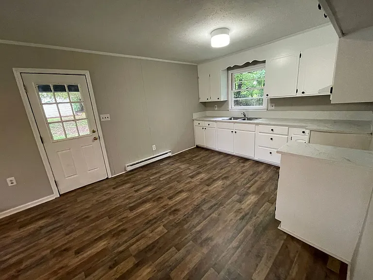 6008 Leo Dr — Photo 5