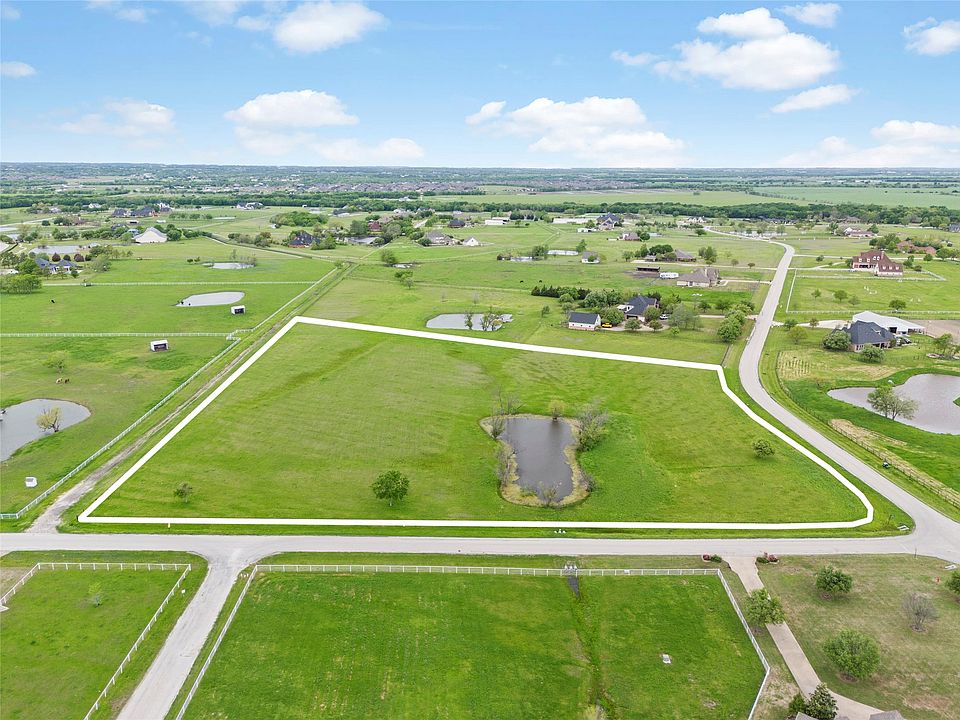 1st image of 15 Christopher Dr