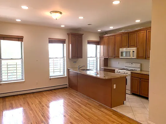 Rented by American Way Real Estate Inc | media 21