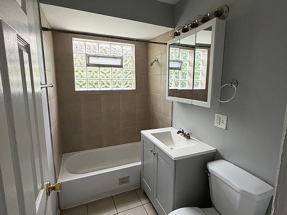 3rd image of 7611 S Laflin St APT 1W