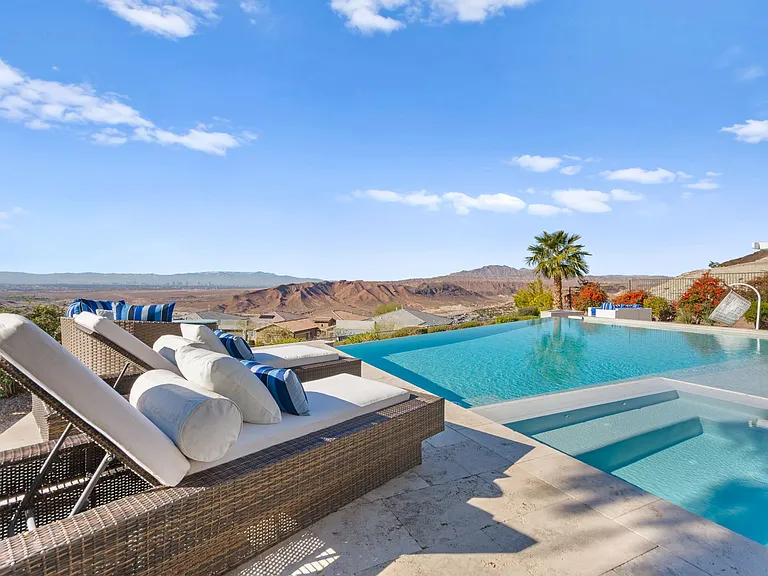 55 Vista Outlook St — Photo 32