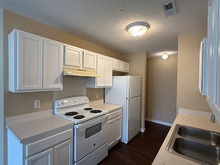 3 bed, 2.0 bath, 1150 sqft, $1,500 — Photo 4