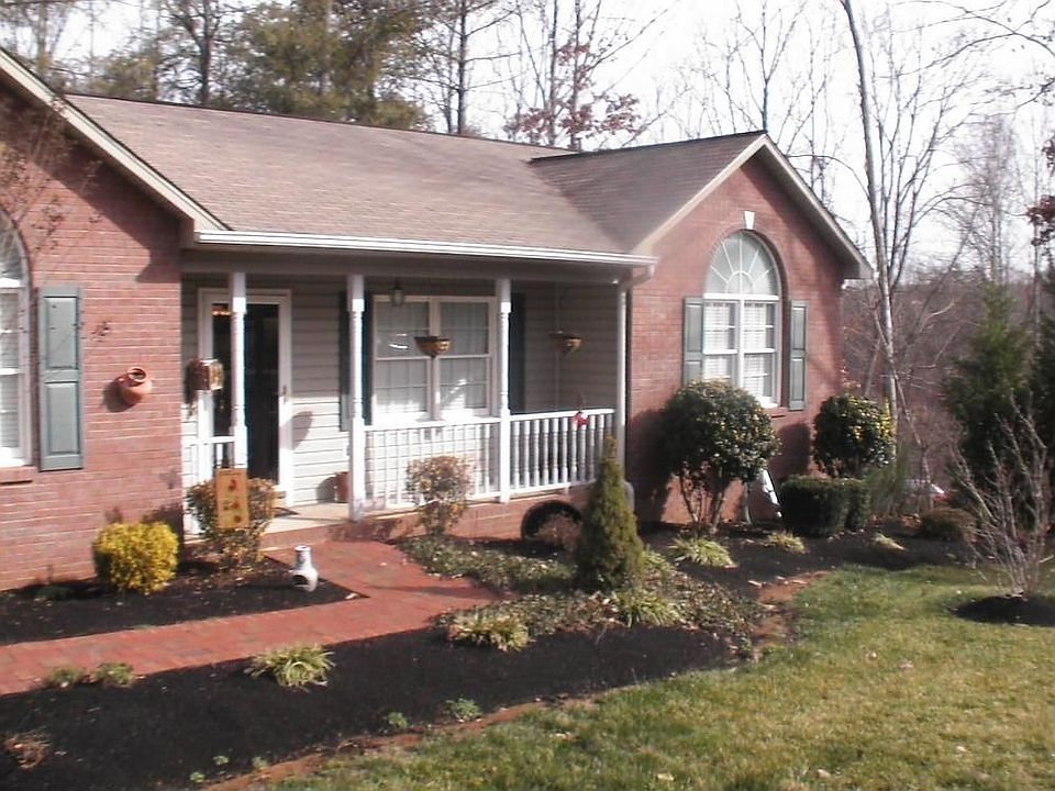 For Sale: 723 16th Ave. SE, Hickory, NC 28602