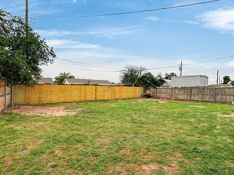 4427 Leddy Dr — Photo 36