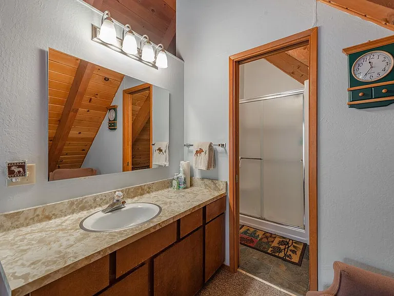 5658 Rhodesia Rd — Photo 12