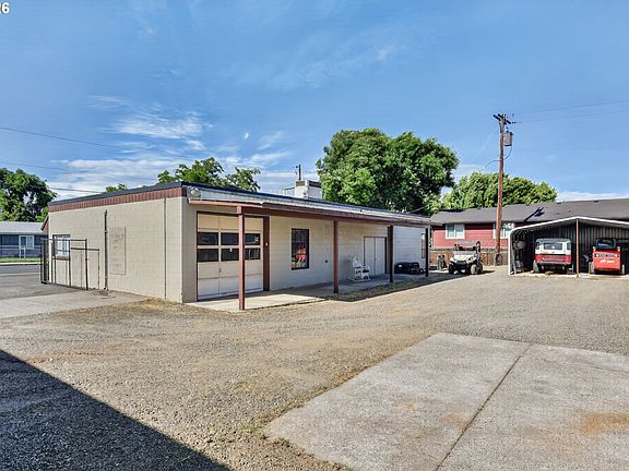 3rd image of 852 Snipes St